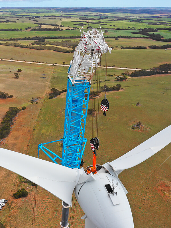 Wind Turbine Hub Replacement